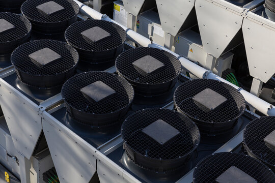 Cooling system fans in a data centre
