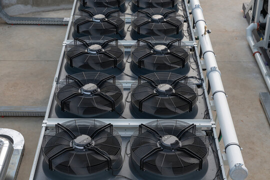 Cooling system fans in a data centre