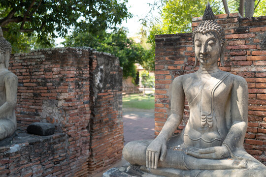 Wat Phra Si Sanphet temple details.