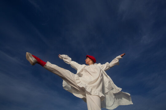 Dance in white and red 