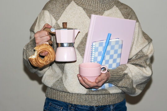 Woman carring pink moka and a cup 