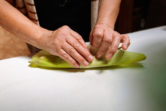 Folding Corn Husk for Tamale
