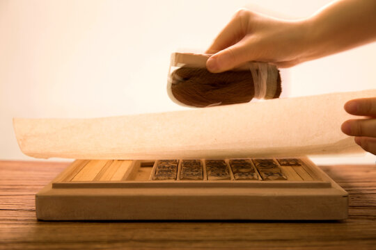 Traditional Movable Type Printing with Letterpress Culture