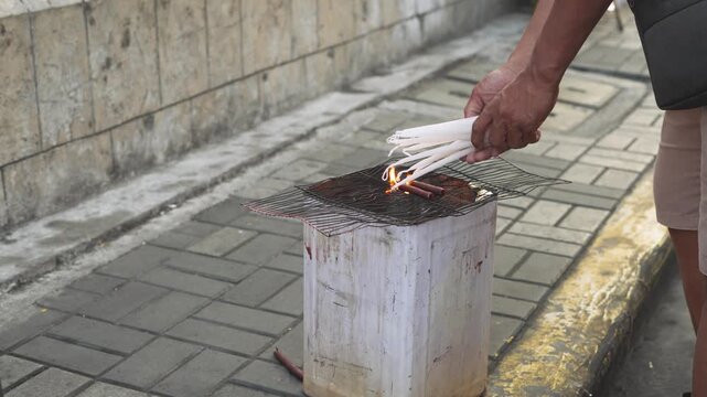 Street Worshipper Lighting Candle Holder