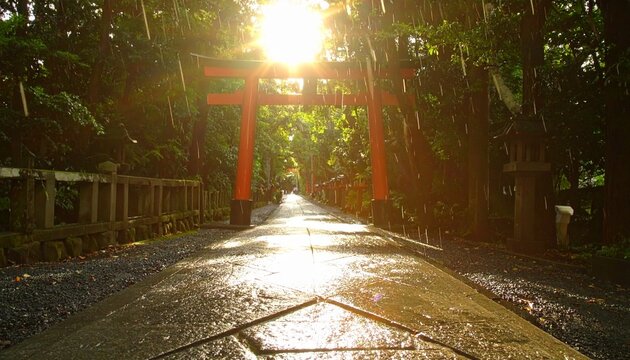 天気雨降る神社の参道、狐の嫁入りのイメージ