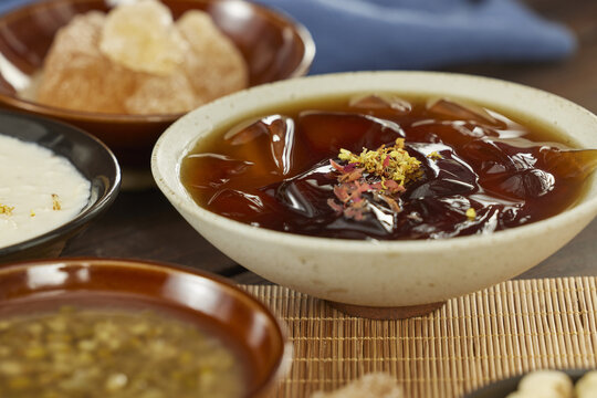 Traditional Chinese herbal jelly dessert with rock sugar and toppings