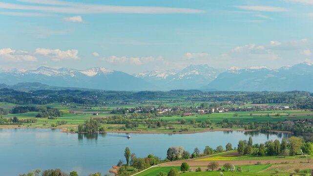 See Dorf Berg Schweiz - M&ouml;nchaltdorf - Speer Mattstock Federispitz - M&uuml;rtschenstock (Mitte) - Rechts hinten Kanton Schywz und Kanton Glarus dahinter