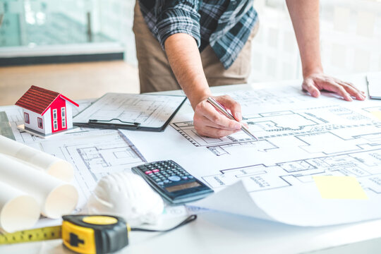 Engineer meeting for architectural project and working with partner engineering on workplace