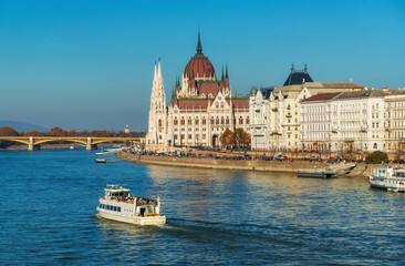 Fototapeta premium Scenic Budapest cityscape panorama showing majestic historical architecture along the Danube River perfect for travel and tourism marketing materials.