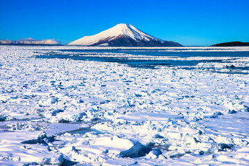 オホーツク海の流氷と富士山合成 © san724