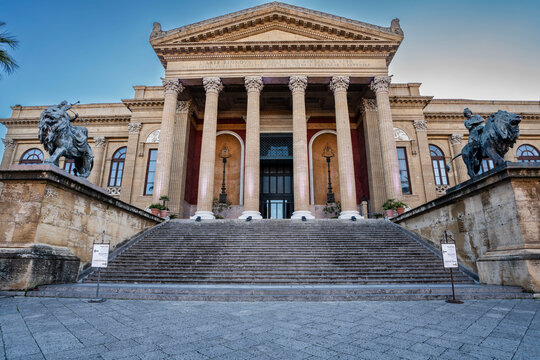 Massimo Theatre, monumental staircase and neoclassical hexastyle Corinthian pronaos, Palermo, Sicily, Italy, Europe