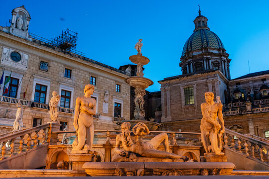 Fountain of Shame, Fontana Pretoria, Piazza Pretoria, Palermo, Sicily, Italy, Europe