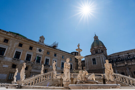 Fountain of Shame, Fontana Pretoria, Piazza Pretoria, Palermo, Sicily, Italy, Europe