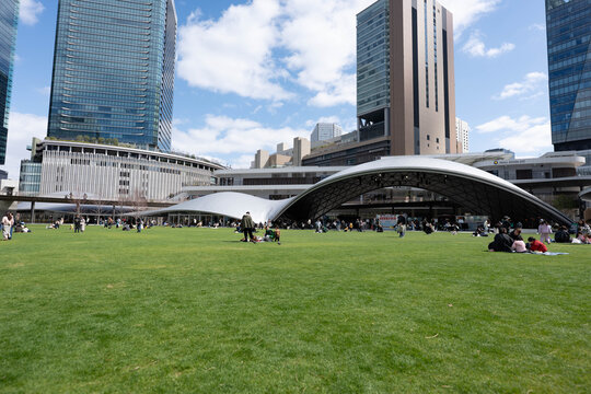 大阪駅　うめきた公園