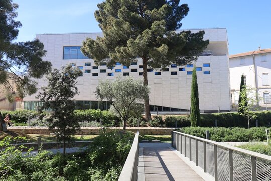 Mus&eacute;e de la Romanit&eacute;, vue de l'ext&eacute;rieur, ville de N&icirc;mes, d&eacute;partement du Gard, France