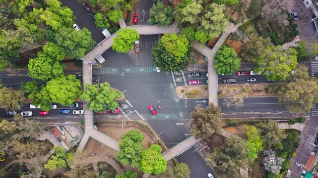 Hyperlapse of Parque Mariscal Sucre surrounded by city blocks