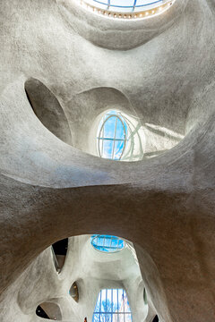 New York, United States - April 8, 2026: The cave-like Kenneth C. Griffin Exploration Atrium inside the Gilder Center at the American Museum of Natural History showcases organic, undulating walls.