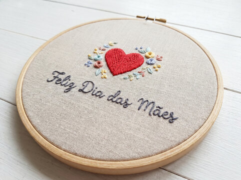 Feliz dia das maes embroidery heart and flowers