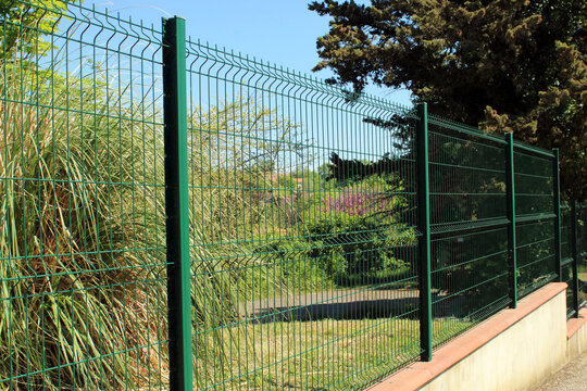 Panneau rigide grillage cl&ocirc;ture vert en acier galvanis&eacute;, cl&ocirc;ture autour de la maison