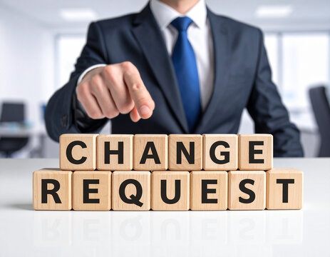 Change Request - Geschäftsmann zeigt auf das Wort "Change Request"