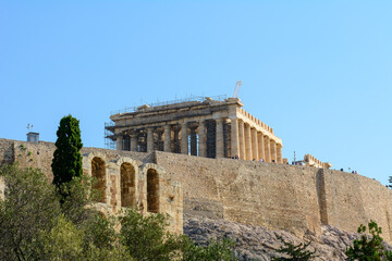 Fototapeta premium Athens Acropolis and Parthenon seen from the city promenade
