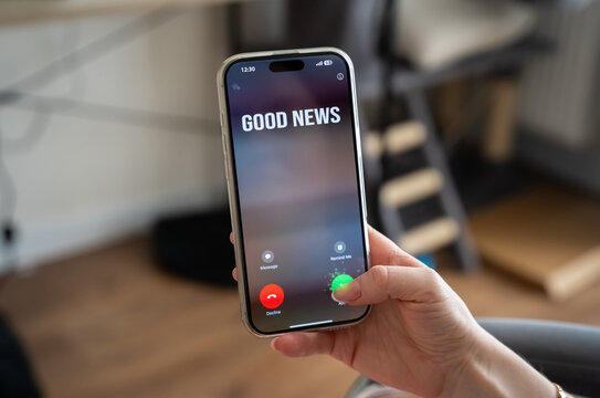 An incoming call with good news. Positive emotions and expectations bring relief. Problem resolution improves outlook, strengthens confidence and supports business or personal recovery.