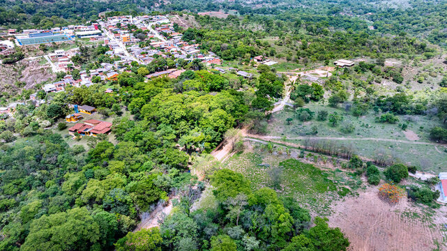 Houses in Fercal, working-class town dependent on the cement industry, which relies on the extraction and processing of limestone from mines at Cafuringa Environmental Protection Area. DF, Brazil 2025