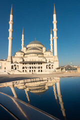 Fototapeta premium Kocatepe Mosque and its reflection over a car rooftop - Ankara, Türkiye (Turkey)