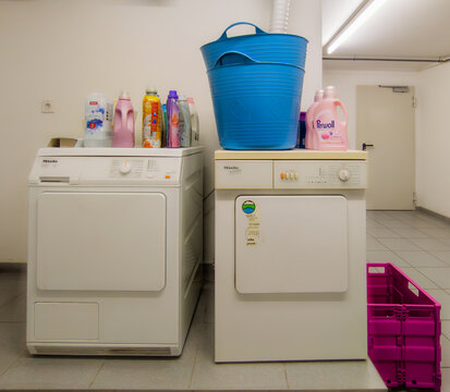 G&uuml;tersloh,Deutschland - 21.04.2026: Verschiedene Waschmittel die auf mehreren Trocknern der Marke MIELE in einem Waschkeller stehen.	

