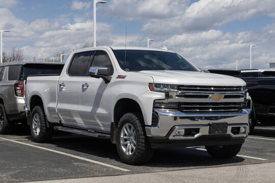 Used Chevrolet Silverado 1500 display. With pricing concerns, Chevy is selling preowned vehicles to meet demand. MY:2019