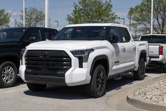 Toyota Tundra 4X4 Limited Crewmax 5.5 display. Toyota offers the Tundra with an i-FORCE Twin-Turbo V6 engine. MY:2026