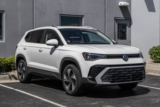 Volkswagen Taos SE Compact SUV display. VW offers the Taos with a 1.5L TSI Turbocharged 4-Cylinder engine. MY:2026