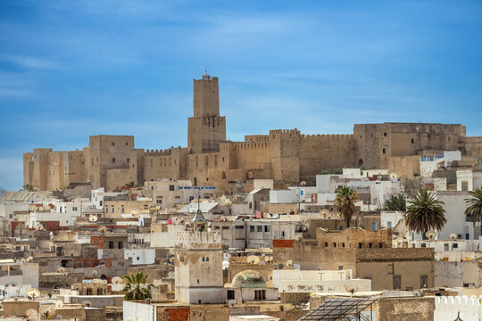 Kasbah dominant la M&eacute;dina de Sousse
