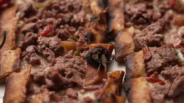 Delicious and freshly baked turkish pide with ground meat served on a white plate, fa01