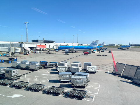 Air Cargo Containers (ULD) and baggage trailers, Ground Equipment at Amsterdam Airport Schiphol, Logistics, Air freight Concept: 21.04.2026 - Amsterdam, Netherlands