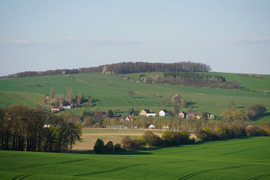 Blick in ein Oberlausitzer Dorf vom Berg aus