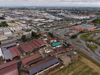 Obraz premium Industrial Hub: An expansive aerial perspective captures a bustling industrial complex, showcasing factories, roads, and infrastructure within a dynamic urban landscape.