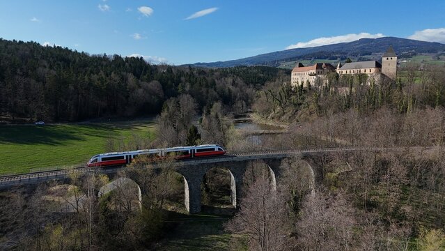 Bahnreise mit der Wechselbahn in der Steiermark