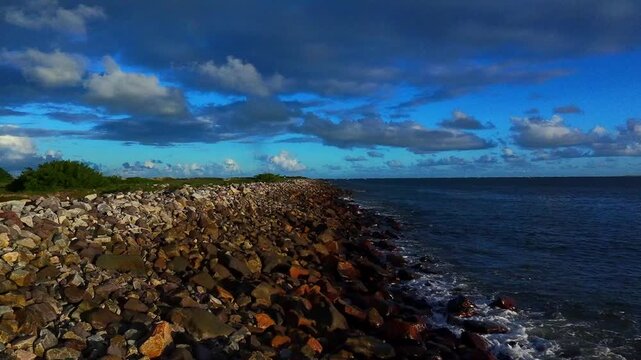 Rio Sergipe de encontro com o mar na Barra dos coqueiros