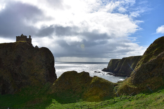 Scenic Coastal Views with Castle Ruins in Stonehaven