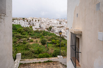 Panoramic view of Vejer de la Frontera framed by Andalusian architecture © Andrea Tabaro