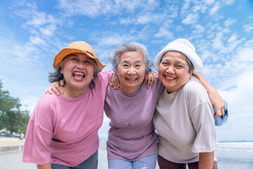 Obraz premium Portrait of Happy senior women friends smiling together at beach enjoying active lifestyle and aging gracefully joyful elderly friendship outdoor summer vacation healthy retirement life