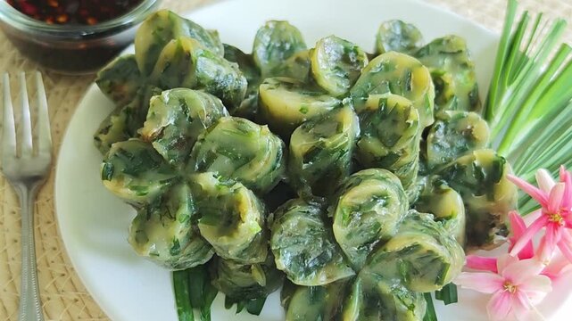 Kui Chai dumplings with vegetable filling, Kui Chai, Fried Chive