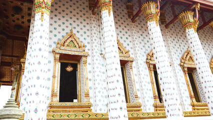 Naklejka premium Ornate White Columns and Golden Window Frames at Temple of Emerald Buddha