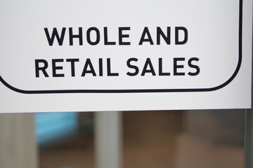 Obraz premium Whole and retail sales sign in a store window