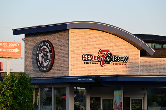 Seven Brew Coffee chain, iced cafe style drinks, Fort Smith, Arkansas