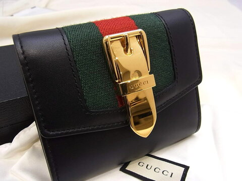 【GUCCI】シルヴィ_ シェリーライン_ 三つ折り財布