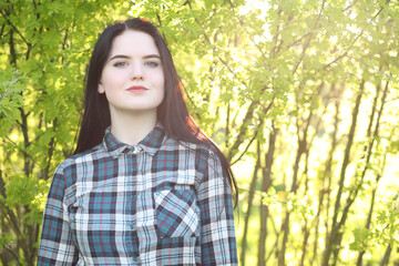 Naklejka premium A girl travels the summer in the country
