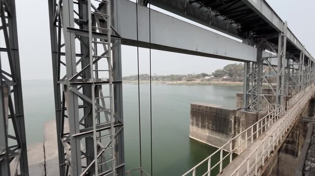 Train passing over Farakka barrage.