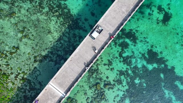 高知県柏島の上空から俯瞰で撮った映像